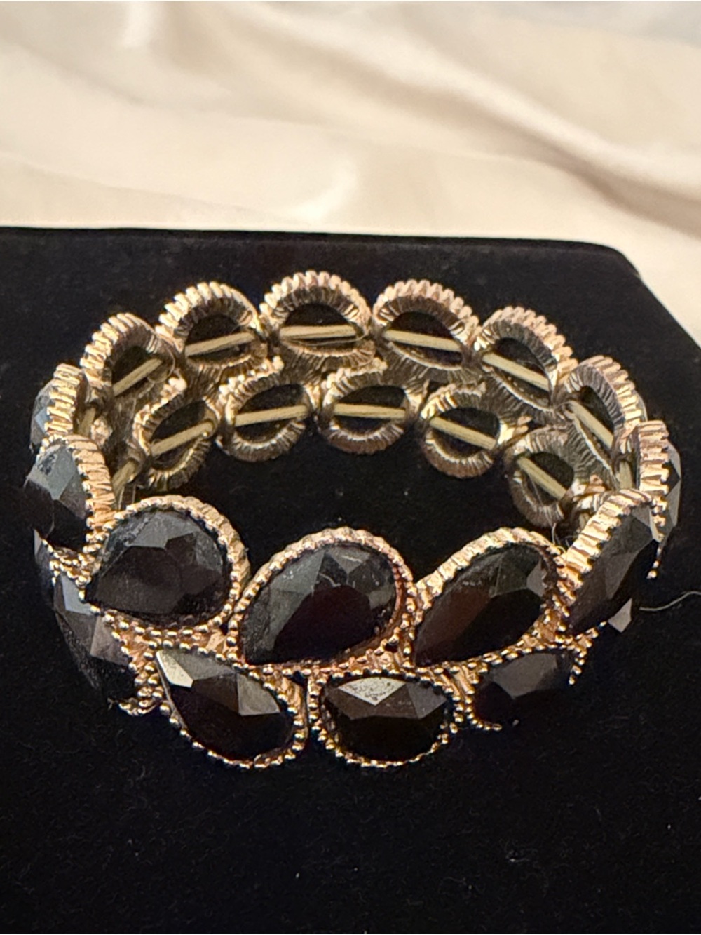 Black stone and gold toned leaf style bracelet stretchy fit